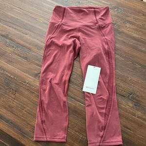 Lululemon (6) Nulu Mesh Panels HR Crop 21” (mulled wine) look like new!l
